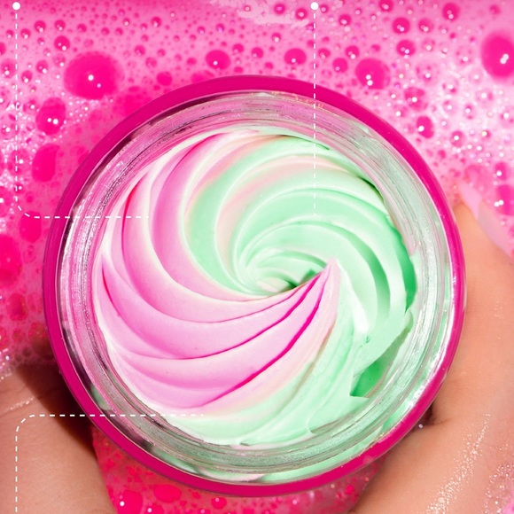 NEW Truly Buns of Glowry - Tighten & Glow Smoothing Butt Butter - Picture 2 of 5